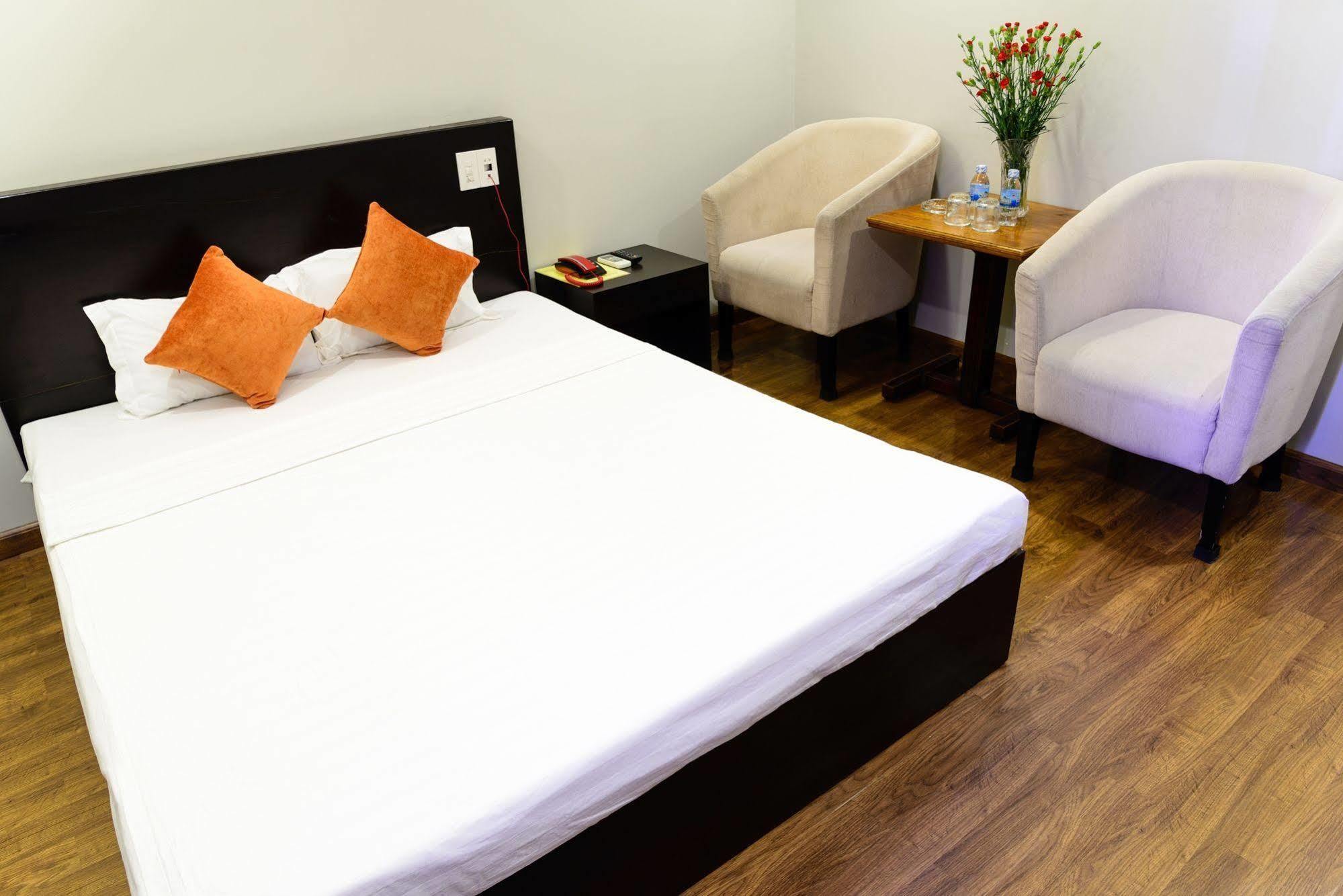 Cosmos Hotel Nha Trang By Ht Exterior foto